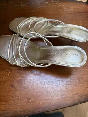 Marc Fisher LTD Women's Strappy Gold Kitten Heel Sandal Size 9 New in Box